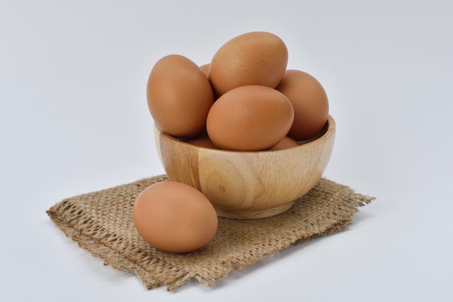 telur dalam mangkuk