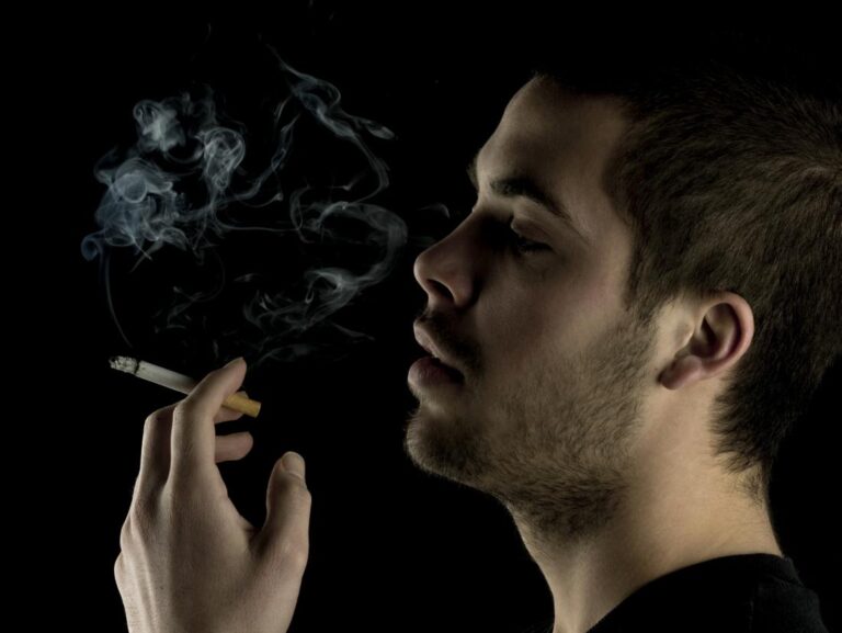 Bahaya merokok setiap hari boleh meningkatkan risiko psikosis
