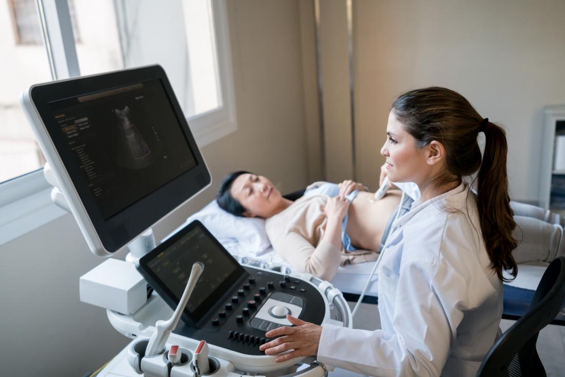 wanita yang mempunyai ultrasound untuk mendiagnosis keadaan rahim