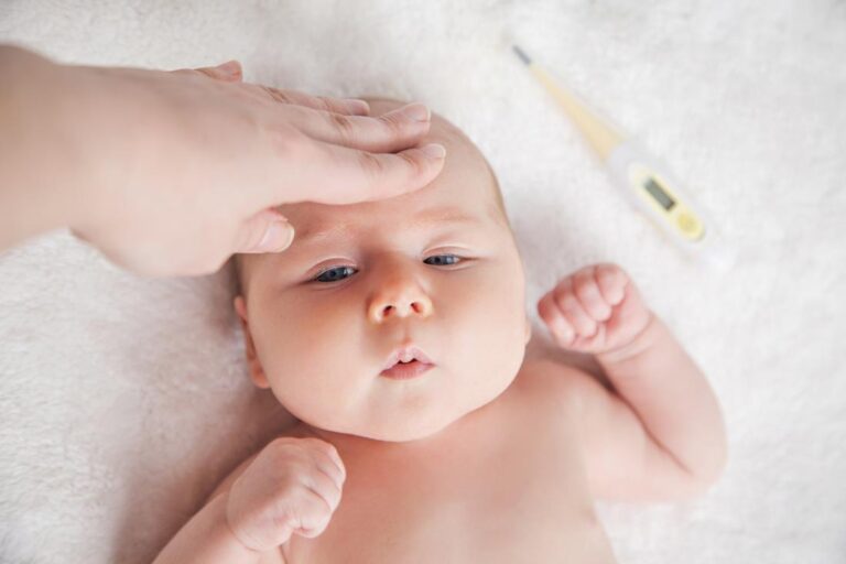 Apa yang boleh dijangkakan dari bayi kesejukan dan tanda demam