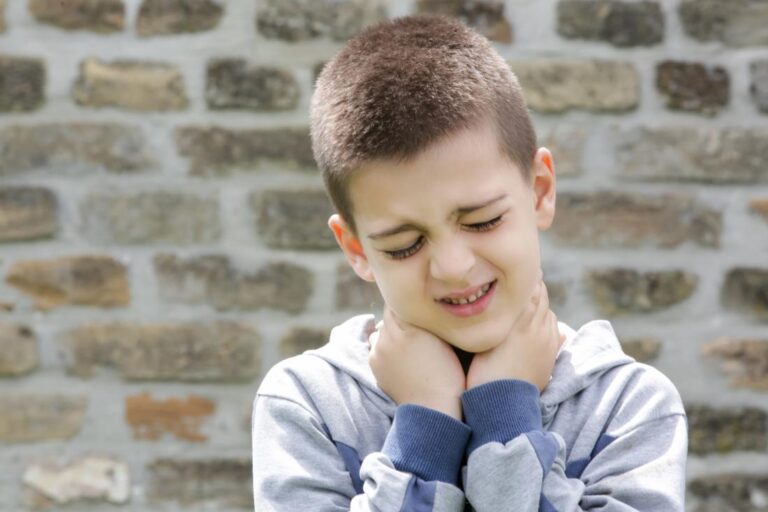 Bagaimana anda merawat sakit leher pada kanak-kanak?