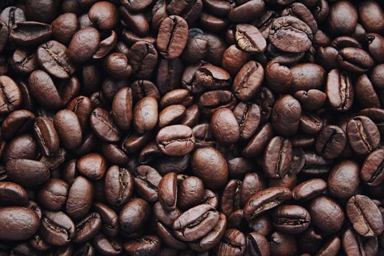 biji kopi hitam mengandungi kafein